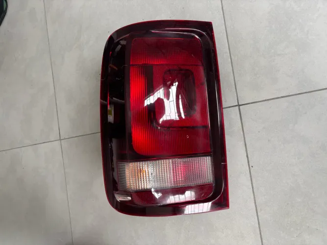 Lanterna esquerda Amarok v6 