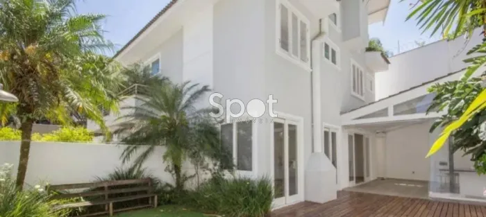 VAGA- DISPONÍVEL! Casa em Condominio próximo ao Clube Paineiras- Albert Einstein- Palácio