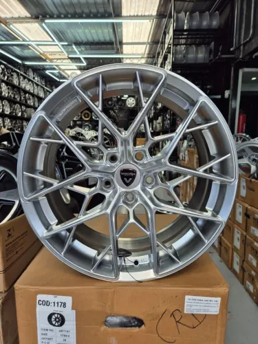 Jogo de rodas VITTORIA HANNOVER EXCLUSIVAS aro 18 - 5x112 - NOVAS