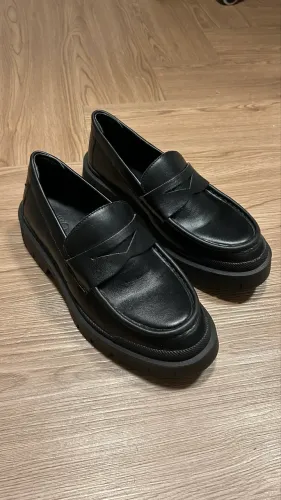 Sapato Loafer em PU com Sola Tratorada