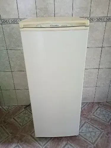 Geladeira Eletrolux / higienizada/ Tam. p