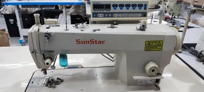 Máquina de costura industrial reta e Pesponto