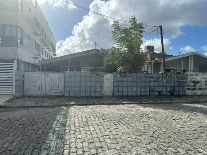 Casa para Venda em João Pessoa, Treze de Maio, 5 dormitórios, 1 suíte, 3 banheiros, 4 vaga