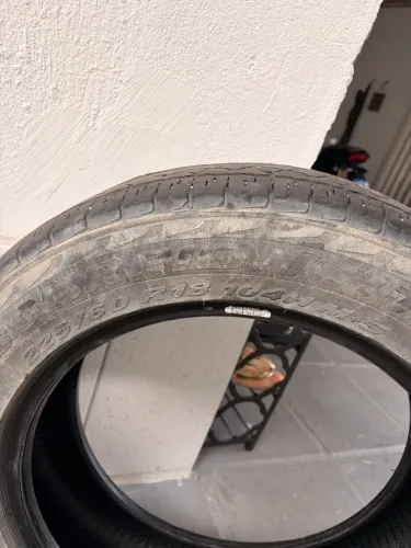 Pneu goodyear scorpion 225/60 R18 meia vida 600 reais o par 