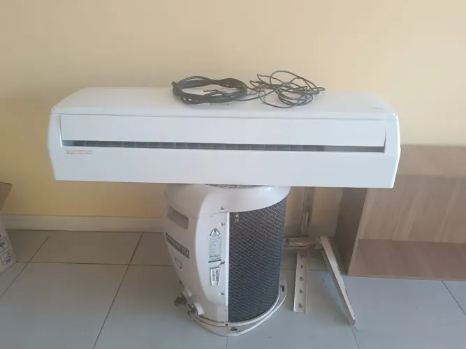 Vende-se ar condicionado 30.000 BTUs Inverter 220V