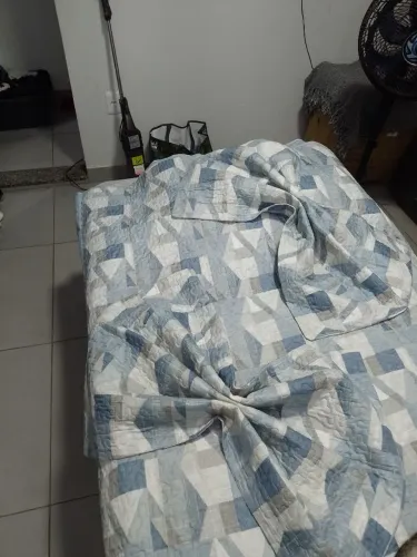 Colcha de casal poliéster medidas 2,50 por 2,30