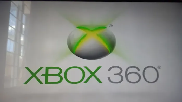 Xbox 360 Super Slim RGH 500GB, caixa, Kinect, 2 controles, base dupla e muitos jogos