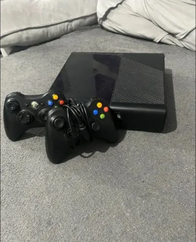 VENDA RÁPIDA! Xbox 360 Bloqueado Completo! com 3 Jogos Originais e 2 Controles +KINECT