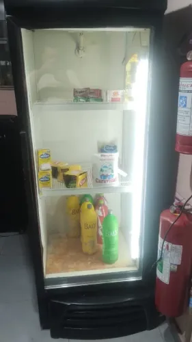 Vende-se um expositor de bebidas