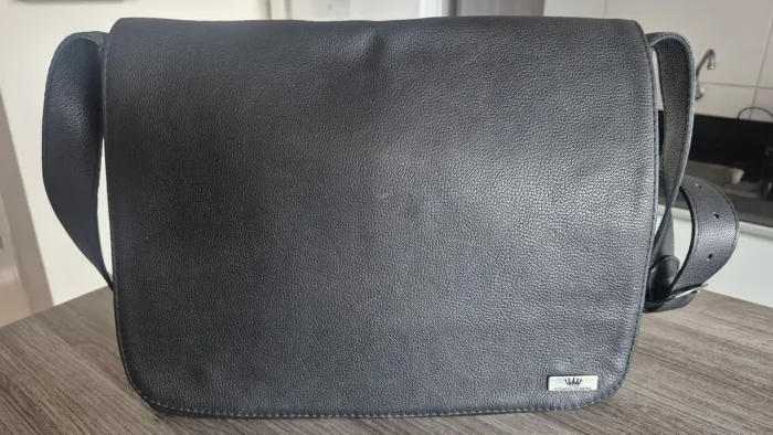 Bolsa carteiro em couro legítimo. 