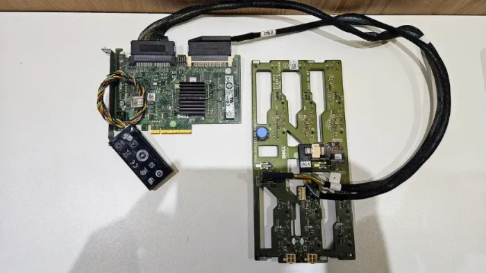 Kit Dell PERC 6i RAID T774H com Backplane K470M Cabos e Bateria