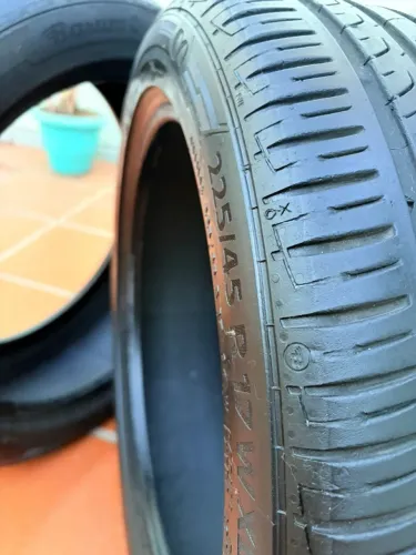 Par de pneus 225/45 R17Barum