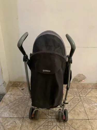 Carrinho de bebê - Semi Novo Cosco