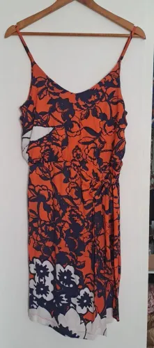 Vestido estampado, marca Sacada. Tamanho M