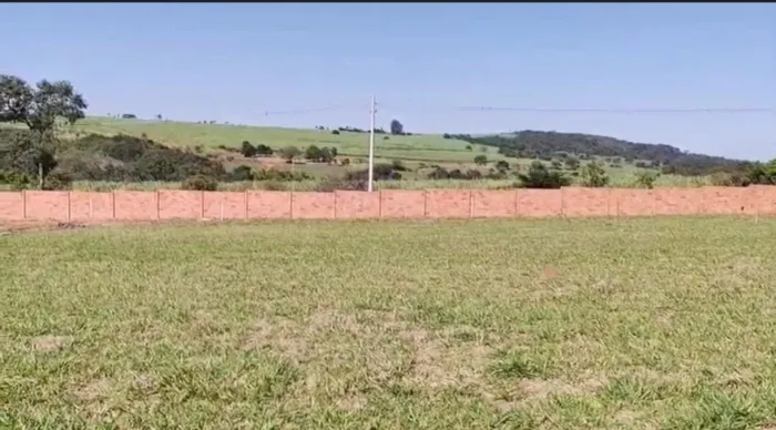 Vendo terreno 1936m2 no Condomínio Mirante das Águas - Cajuru/ SP
