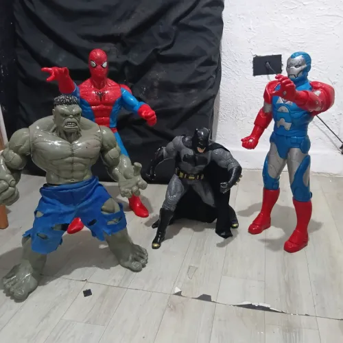 Bonecos de heróis 