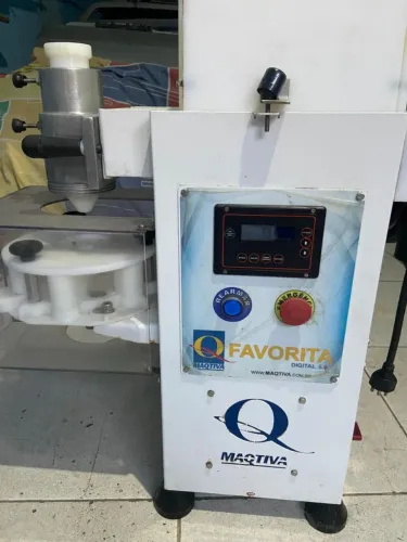 Vende uma máquina de salgados 