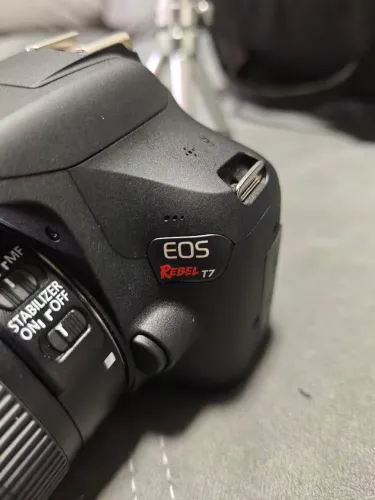 Camera Canon EOS Rebel T7