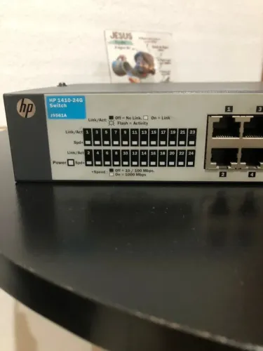 Switch Gigabit HP V1410-24G - 24 Portas (Modelo J9561A)