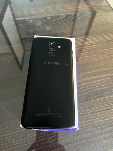 Celular J8
