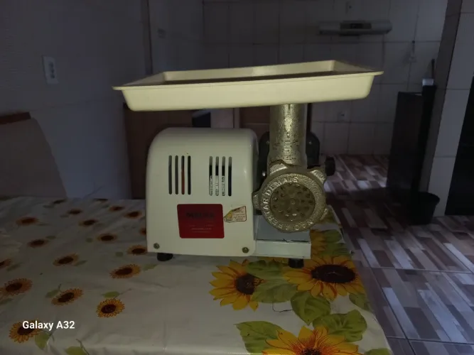 vende-se moedor de carne