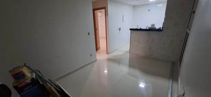Aluga-se Apartamento - Condomínio Gran Club  