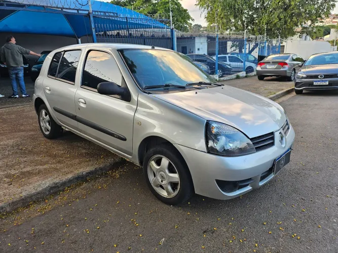 Renault Clio Hi-flex 1.0 16V 5P 2011