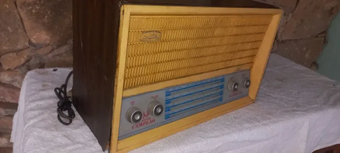 Radio antigo imperador funcionando 
