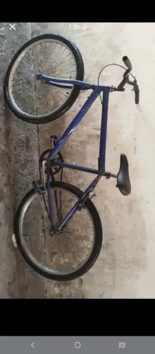 Vendo uma bicicleta ? por 180 aceitamos cartões