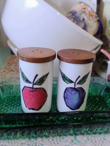 Conjunto de saleiro pimenteiro japonês antigo porcelana pintada a mão