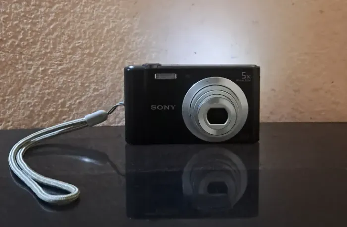 Câmera Sony Cyber-shot (Cybershot) DSC-W800 20.1 MP - Na Caixa