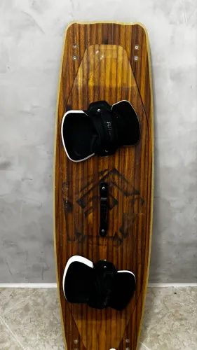 Prancha de Kitesurf Future Kiting Twin Tip - Completa