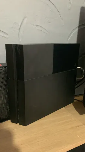 Ps4 fat 500 gb duas manetes 10 jogos