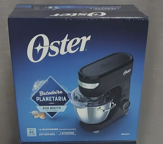vendo batedeira oster nova lacrada nunca foi usada 127v não aceito trocas não faço envío 