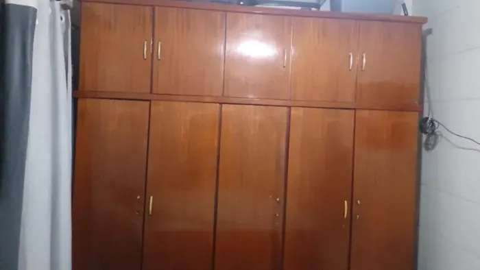Guarda Roupa usasado, com pequenas avarias