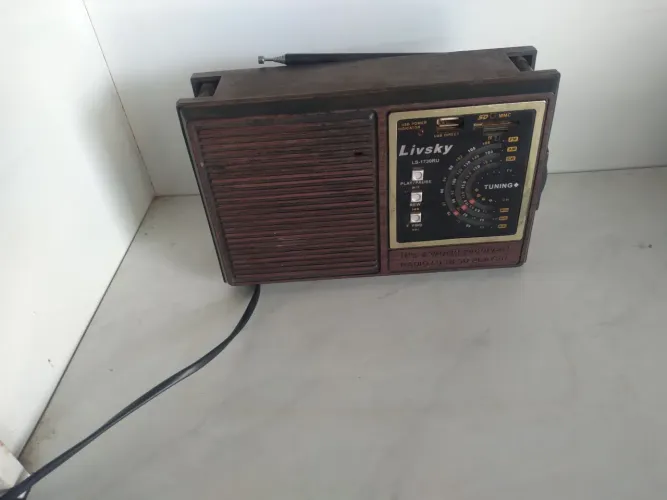 Radio toca pen-drive  semi novo 