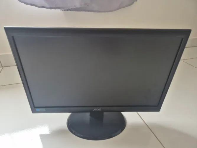 Monitor AOC modelo E950SW, tela LED de 18,5 polegadas