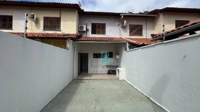 Casa duplex com 2 quartospara alugar, 108 m² por R$ 1.839/mês - Mondubim - Fortaleza/CE