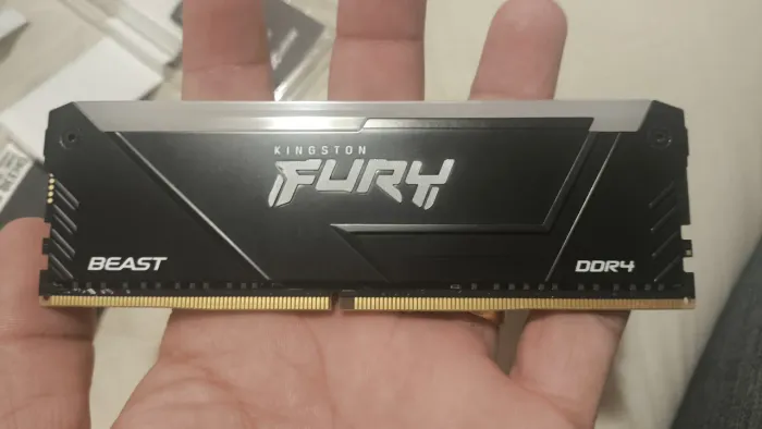 Memória RAM DDR4 8GB Kingston Furry RGB 