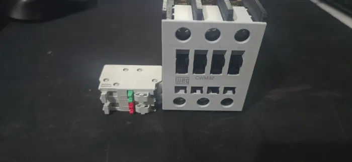 CONTATORA WEG CWM 32 220V TRIPOLAR