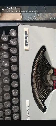 máquina de escrever olivetti tropical cinza com Maleta
