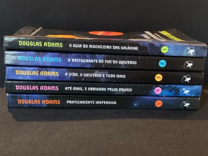 Guia dos Mochileiros da Galáxia - 5 Livros