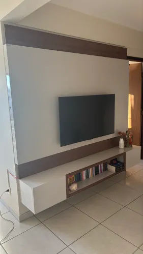 Painel de tv suspenso em mdf revestido 