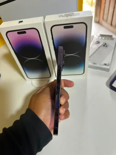 iPhone 14 Pro Max roxo 