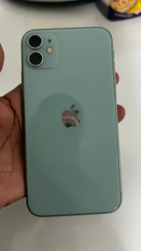 Vendo iPhone 11 seminovo  128gb com 96% de bateria  1.100,00