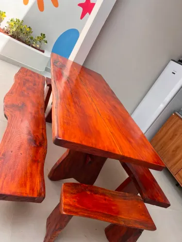 Mesa de jaqueira