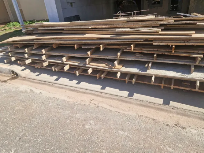 Tábuas para construção 