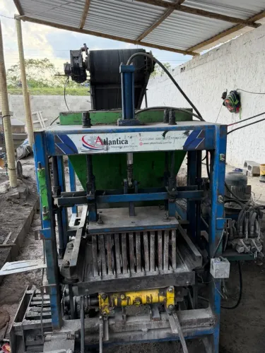 Máquina hidráulica de blocos