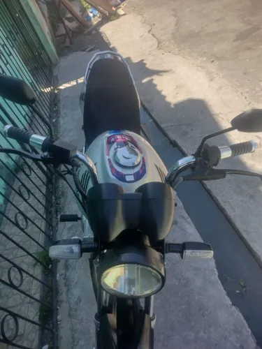 Moto de leilão. Emplacada.