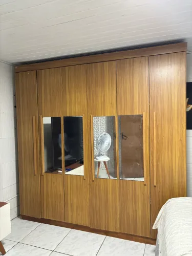 Vendo guarda roupa 6 portas